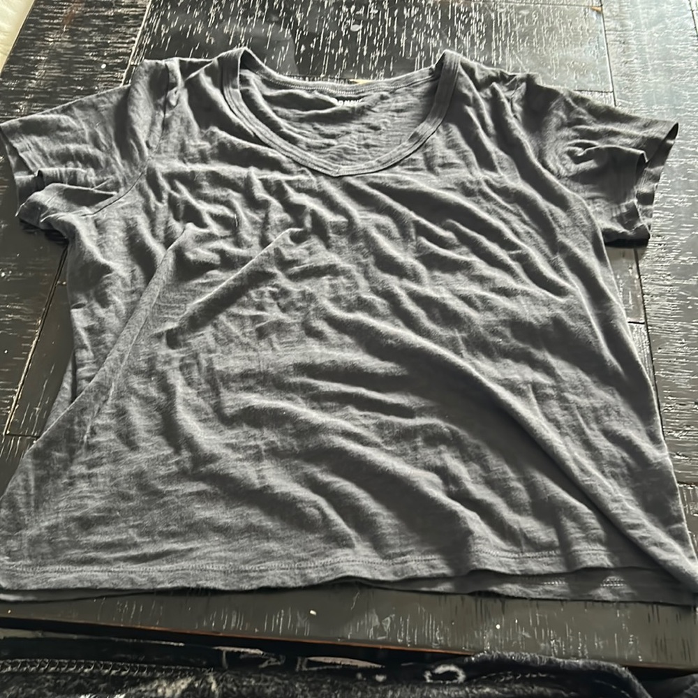 grey old navy shirt